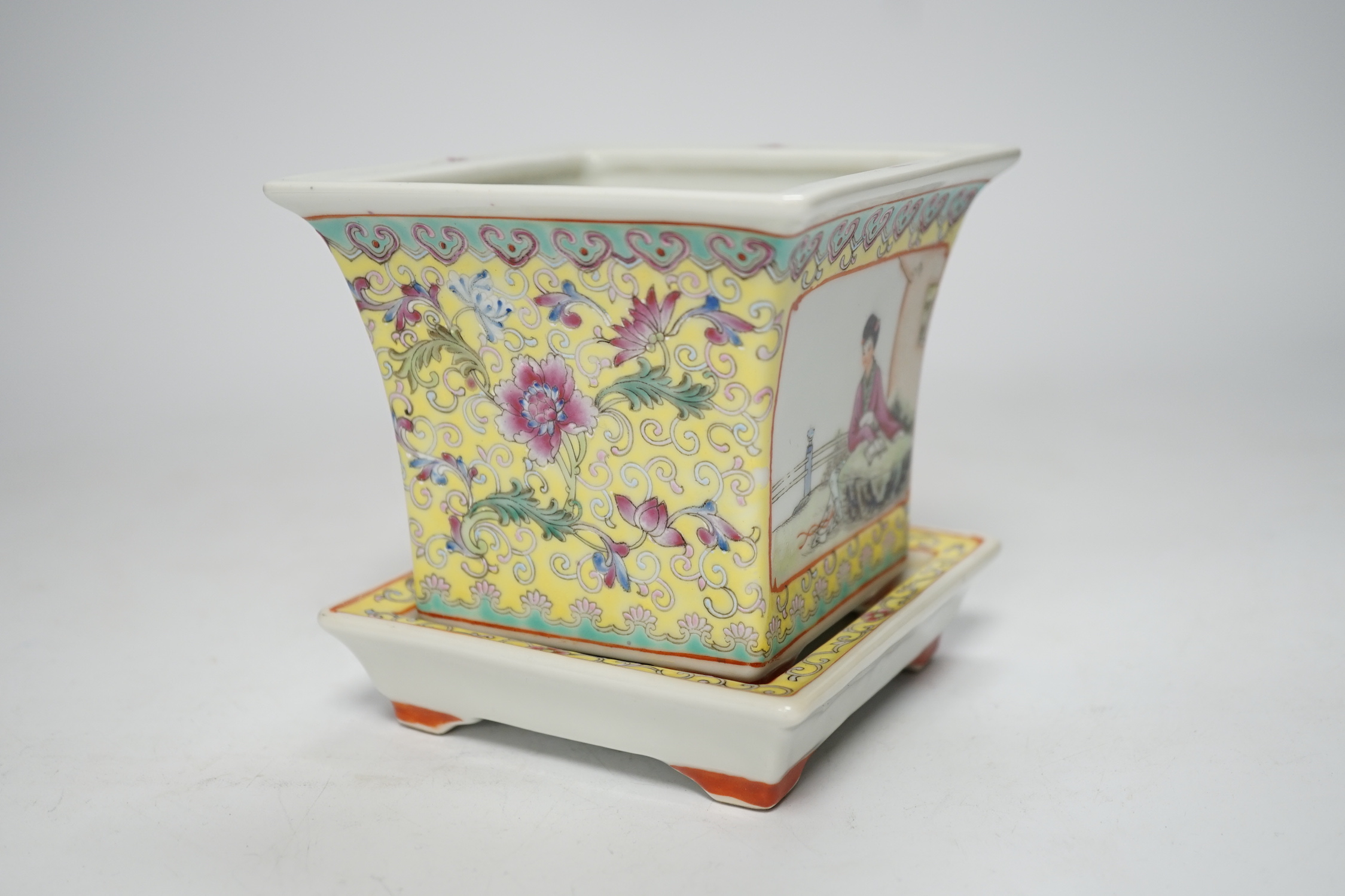 A Chinese yellow ground famille rose planter and underdish, Qianlong mark, Republic period, 11.5cm total height